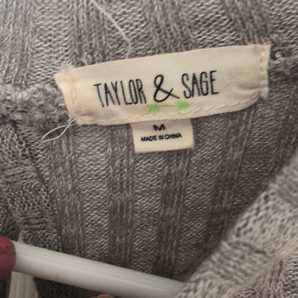 🎉B2GO free🎉 Lace Up Tank Top - Picture 3 of 3